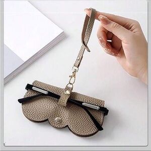 Litchi Tan Embossed Leather Sunglasses Case NEW 🏷️